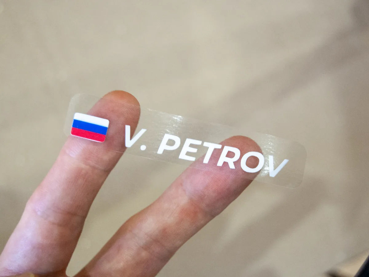 Наклейка на прозрачной монтажной плёнке