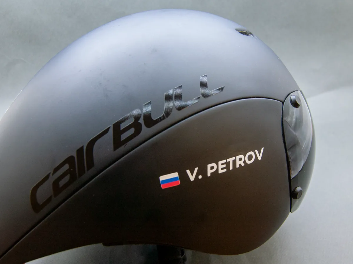 Наклейка V. PETROV на велосипедном шлеме